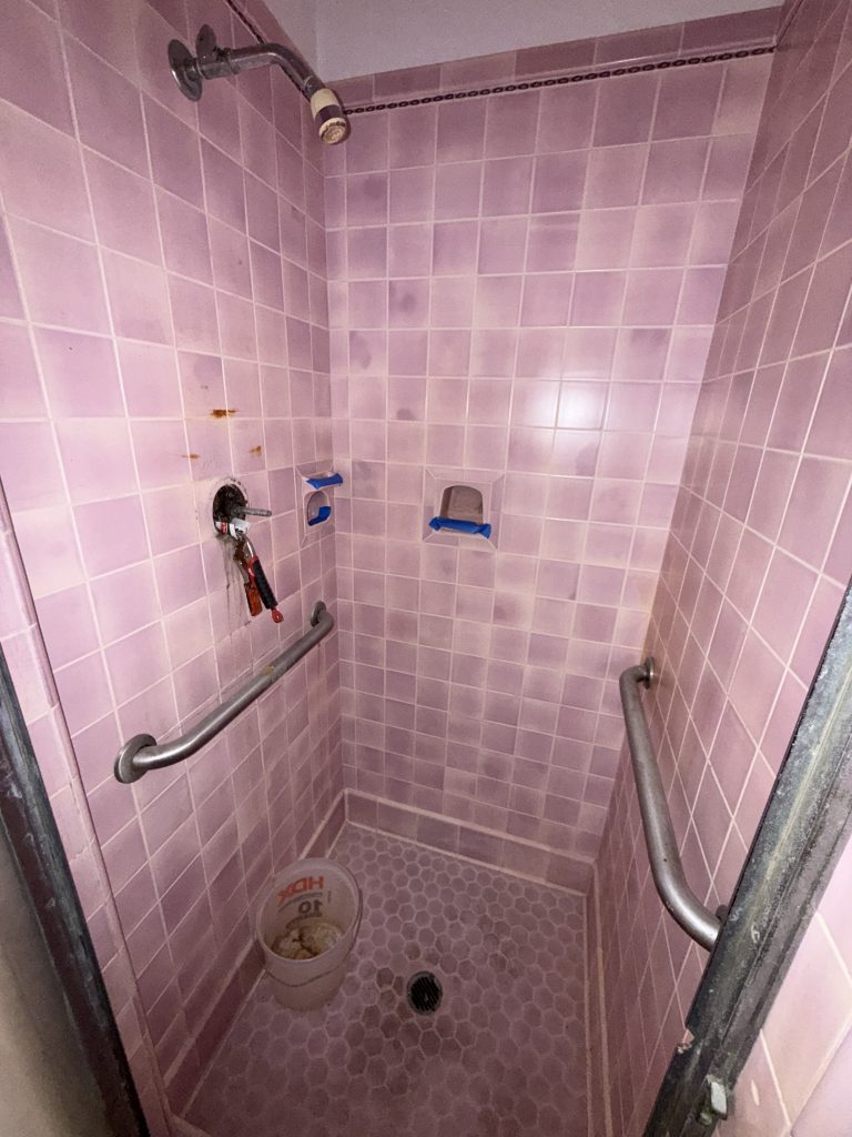 outdated bathroom tile 