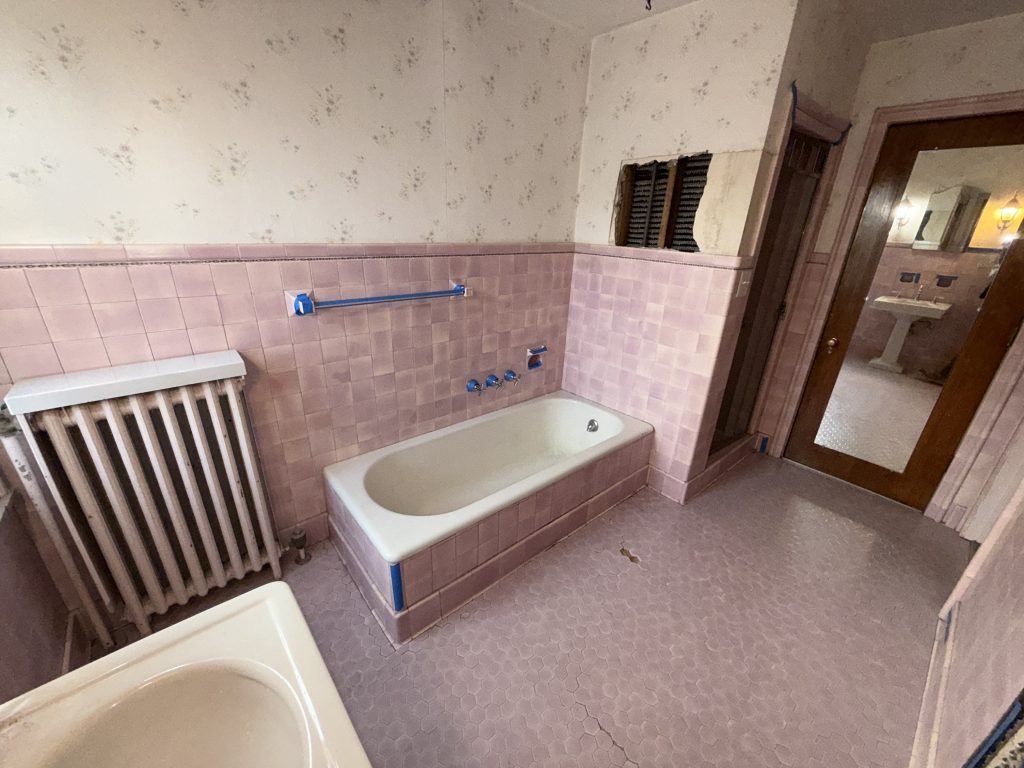 pink tile bathtub surround before bathroom renovation in Northwest Ohio